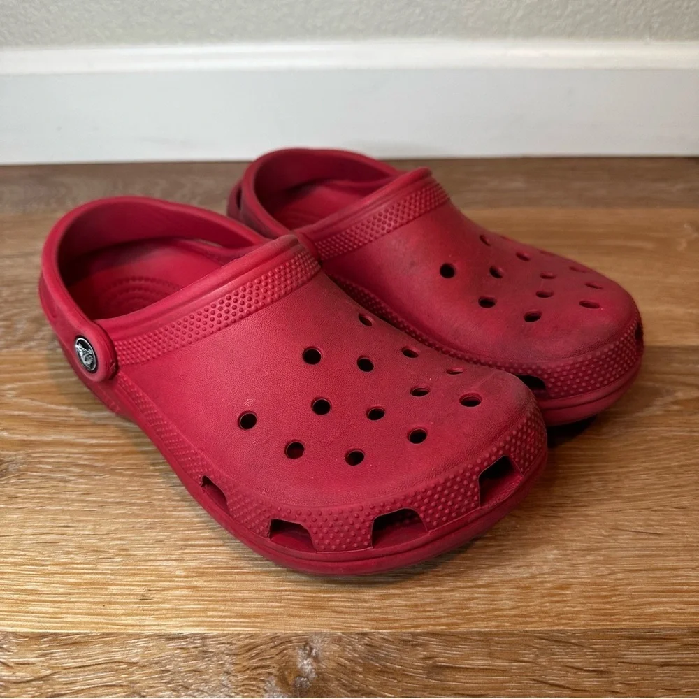 Crocs Big Kids Red Classic Clog Slip On, Size 4